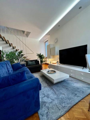 attico ARENA,200mq[NETFLIX-WIFI-AIR CONDITIONING]